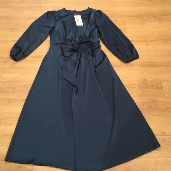 Women's Satin Long Sleeve Crewneck Cutout Cocktail Dress - Picture 5 of 7